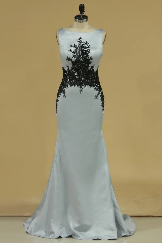 Open Back Bateau Evening Dresses With Applique Satin Floor Length