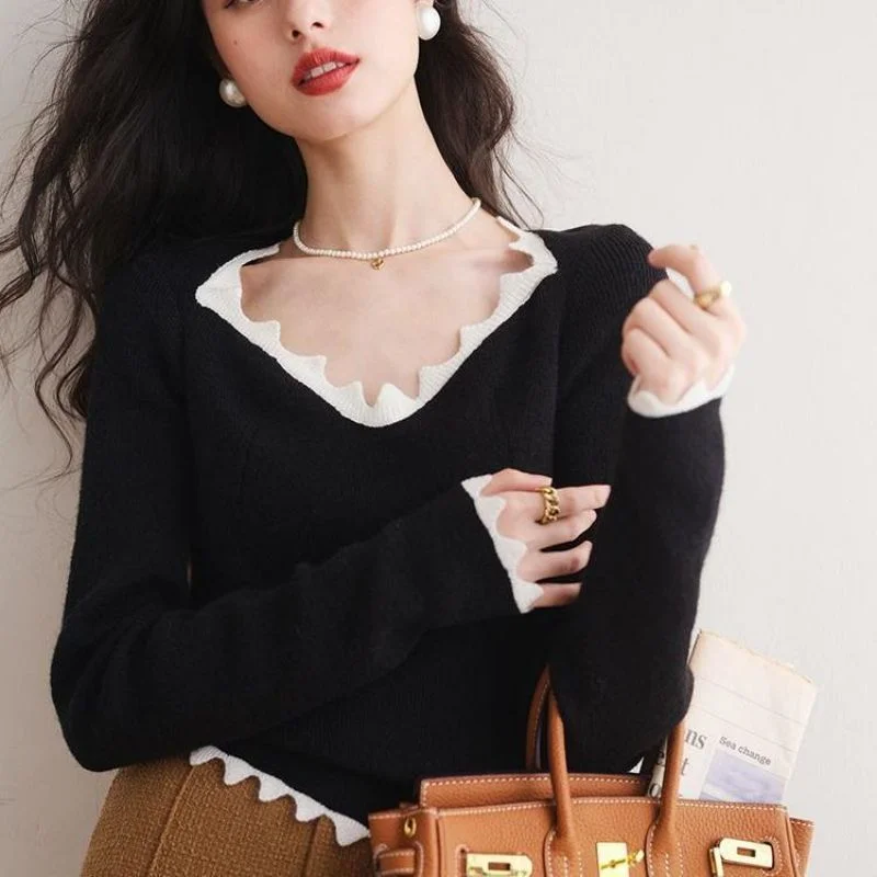 Women Black White Color Matching V-Neck Slim Pullover Knitted Top Long Bell Sleeve